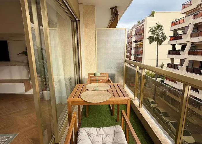 Comfort & Quiet Air Conditioning Parking *