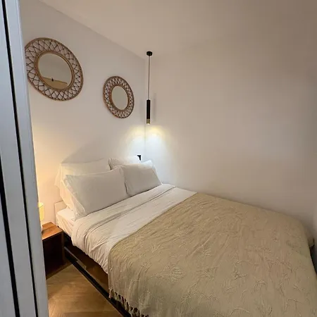 Comfort & Quiet Air Conditioning Parking شقة