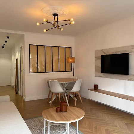 Comfort & Quiet Air Conditioning Parking *