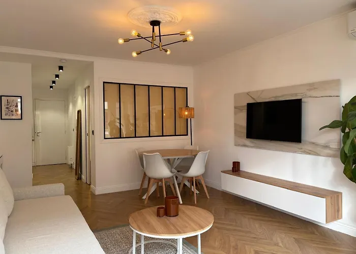 Comfort & Quiet Air Conditioning Parking *